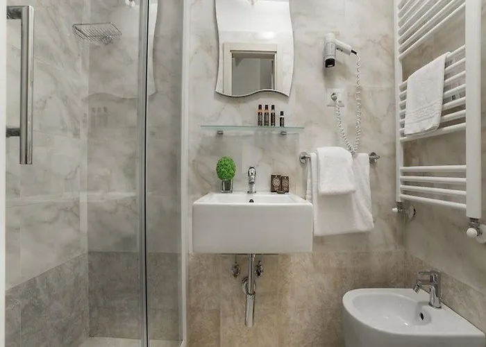 מלון Bretagna Hotel פירנצה