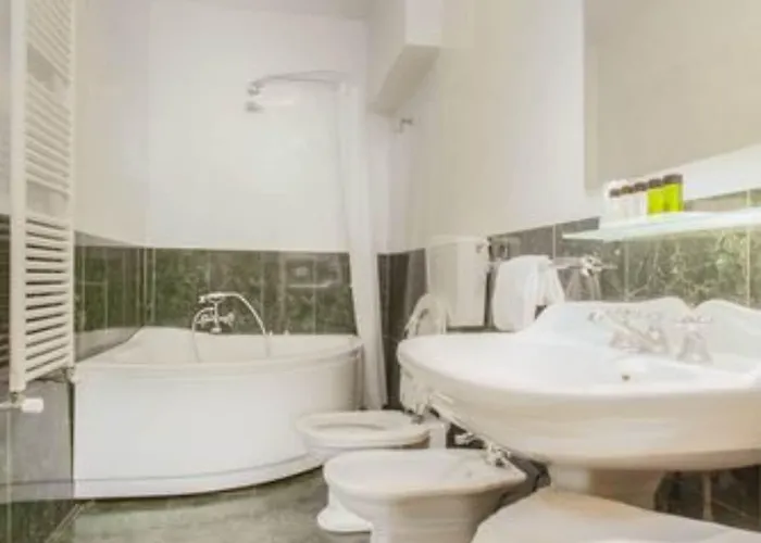 מלון Bretagna Hotel 3*