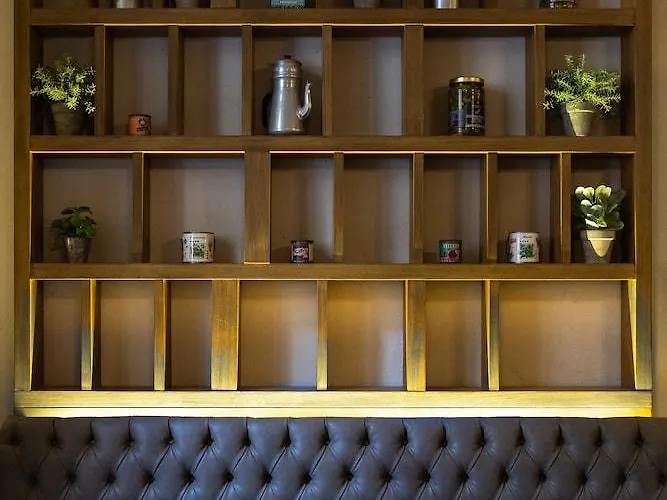 Bretagna Hotel מלון