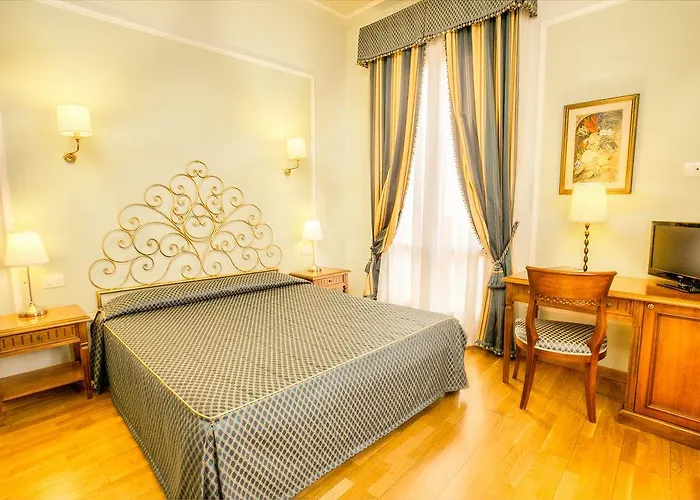 Bretagna Hotel מלון