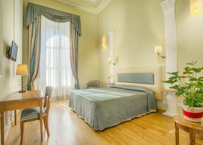 Bretagna Hotel מלון פירנצה