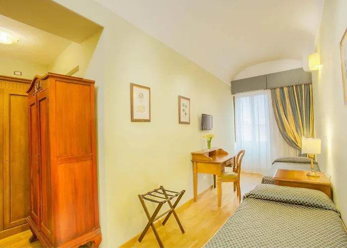 Bretagna Hotel מלון 3*