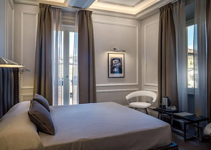 Bretagna Hotel מלון