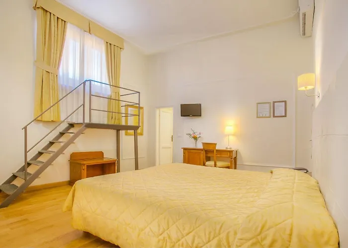 Bretagna Hotel מלון