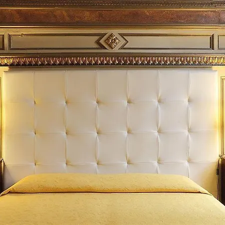 Bretagna Hotel 3* Florencie